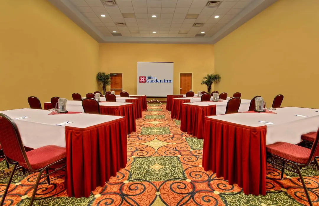 Hilton Garden Inn Ottawa Airport-1